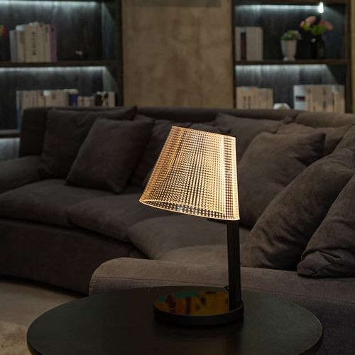 Huerizon LED Table Lamp – Black Stand